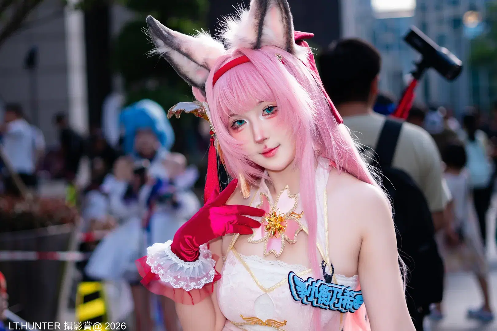 Pink-Haired Animal-Eared Girl at Firefly ACG Expo: A Costume Packed with Detail by 聆聽獵人 - Image 4