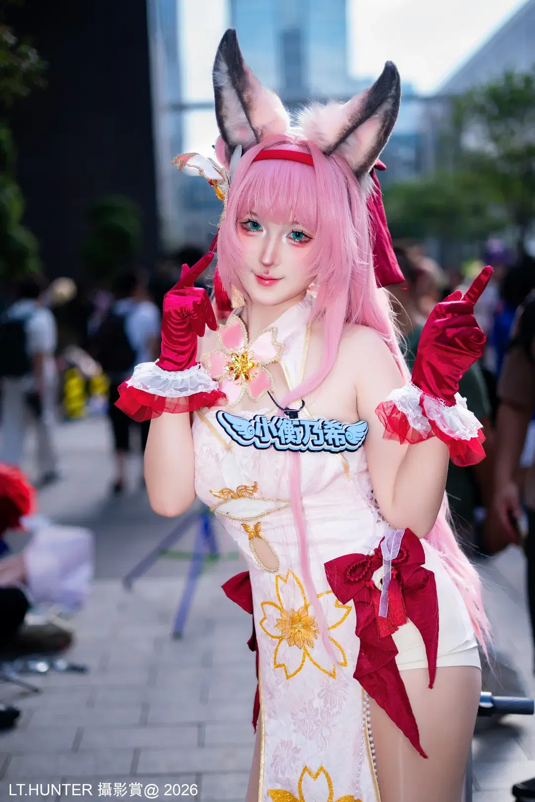 Pink-Haired Animal-Eared Girl at Firefly ACG Expo: A Costume Packed with Detail by 聆聽獵人 - Image 5