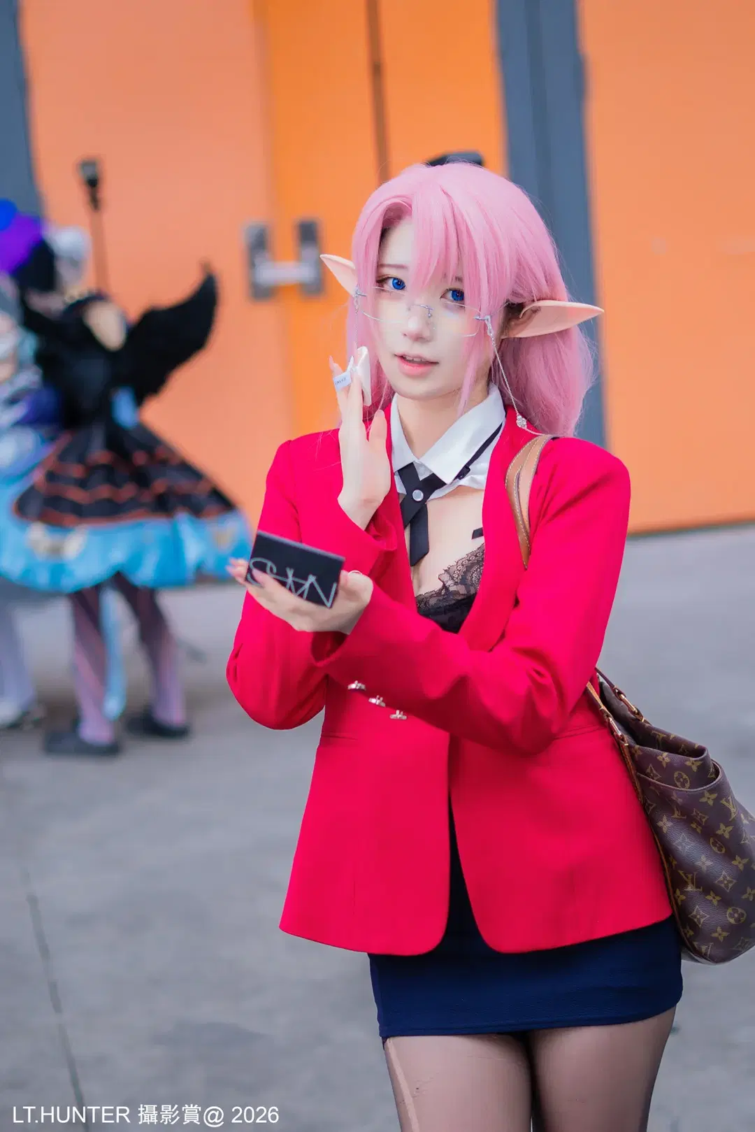 【アズールレーン コスプレ】ホタルACGエキスポ 赤いスーツと黒タイツ コーデのイベント写真 - 聆聽獵人 - 2枚目