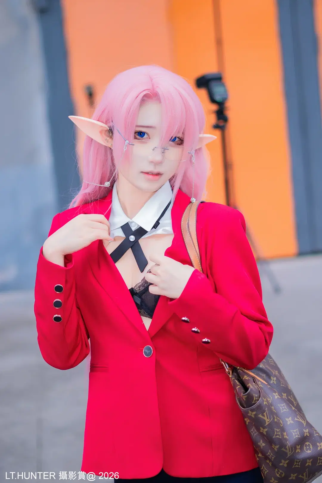 【アズールレーン コスプレ】ホタルACGエキスポ 赤いスーツと黒タイツ コーデのイベント写真 - 聆聽獵人 - 6枚目