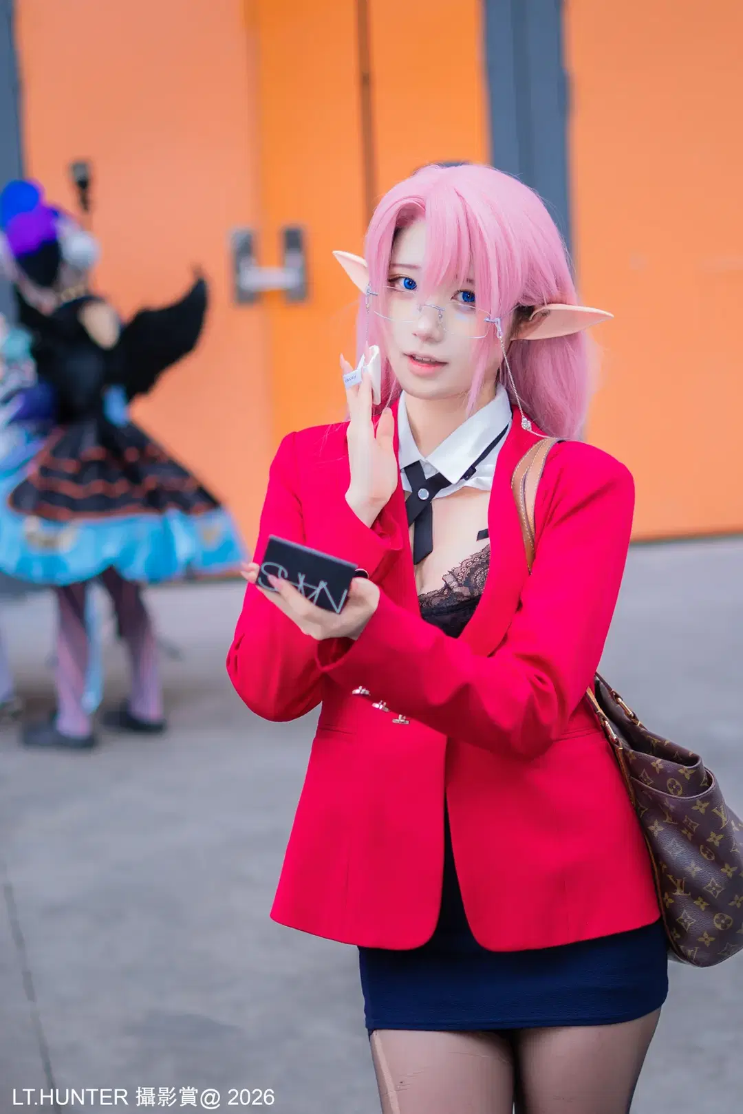 【アズールレーン コスプレ】ホタルACGエキスポ 赤いスーツと黒タイツ コーデのイベント写真 - 聆聽獵人 - 7枚目