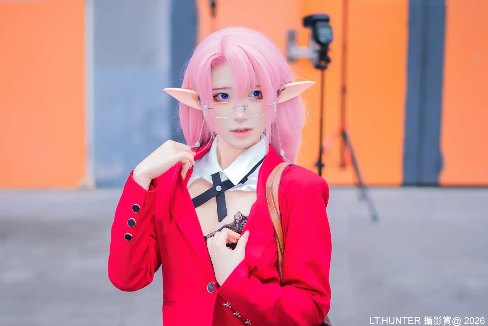 【アズールレーン コスプレ】ホタルACGエキスポ 赤いスーツと黒タイツ コーデのイベント写真 - 聆聽獵人 - 9枚目