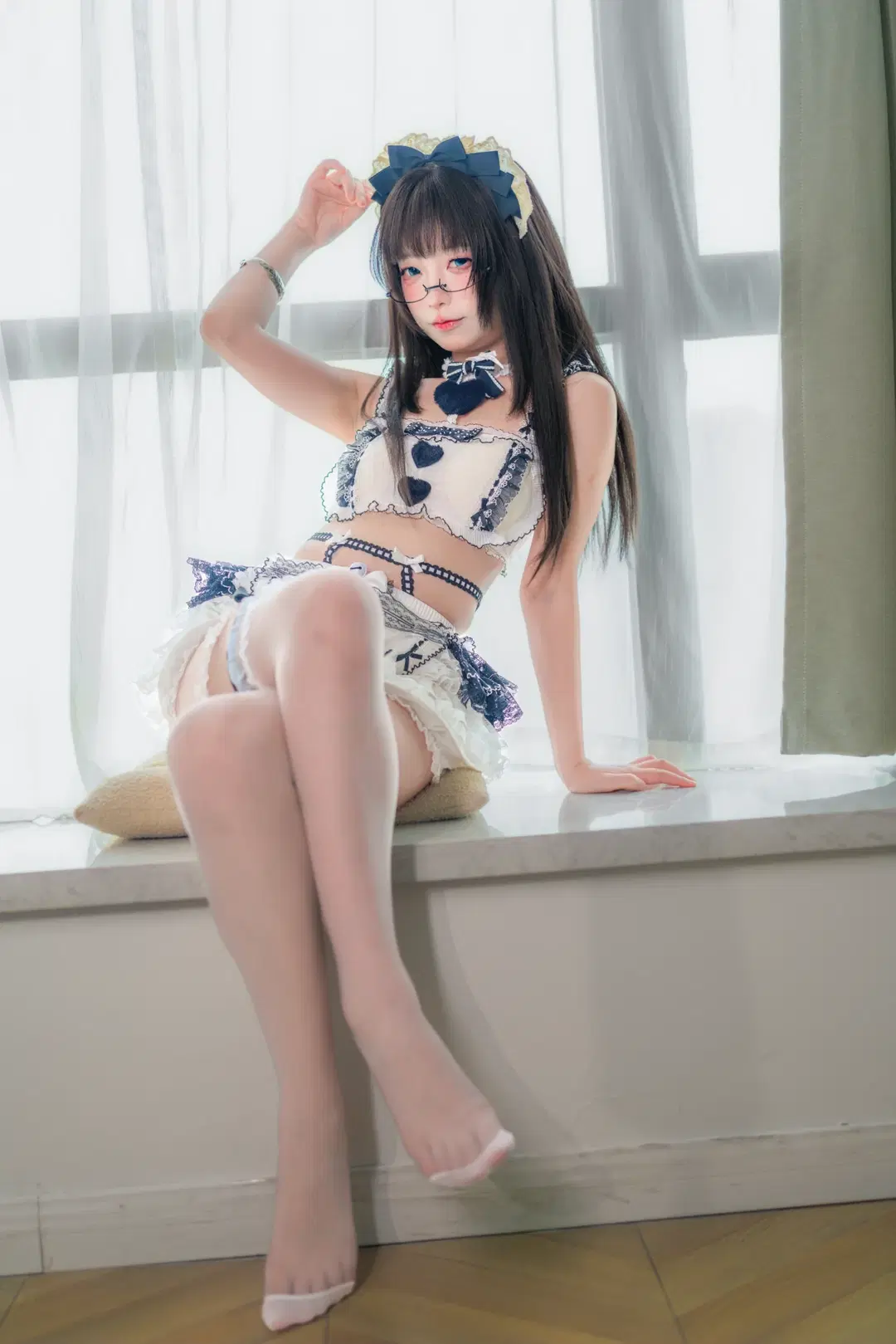This Cat Girl Look with White Stockings Is Incredibly Photogenic by 大橘 - Image 17