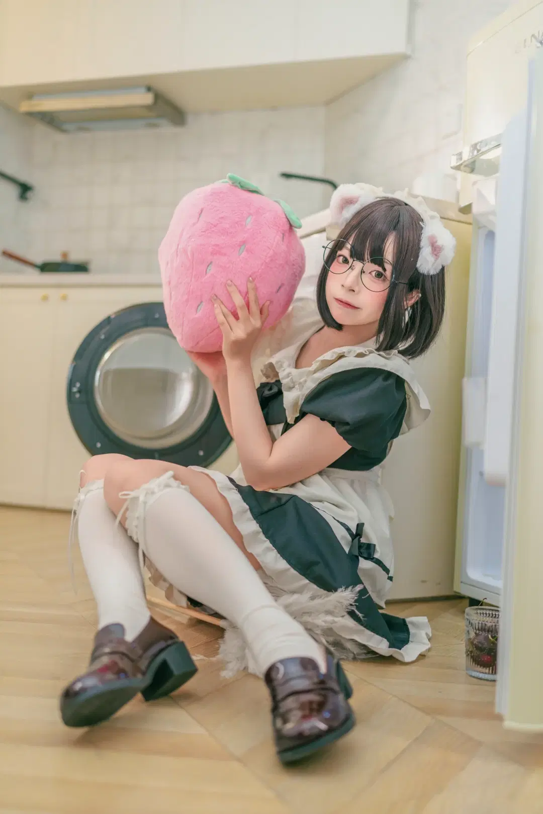 二次元少女, 白丝, 女仆装cos, 厨房写真, 猫耳娘