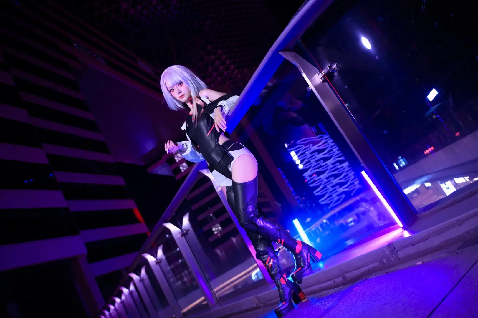 【露西cos】赛博朋克2077天台夜影，霓虹下的赛博浪漫
