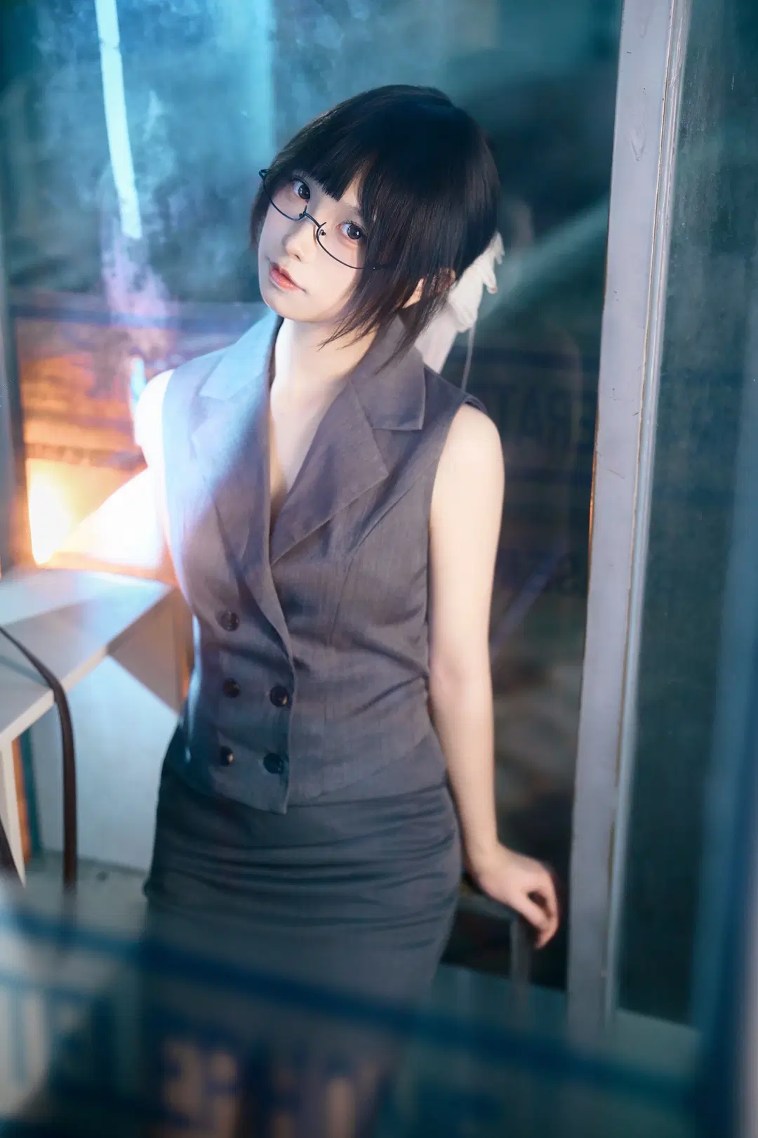 加班后的电话亭，日系OL眼镜制服夜景写真 - 茄子酱i - 第4张