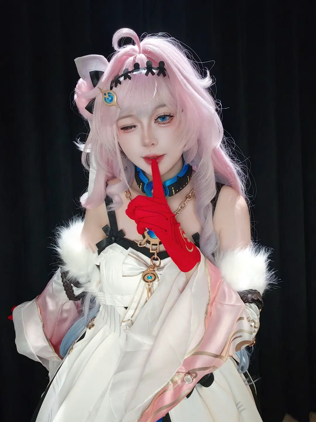 【達妮婭cos】鳴潮達妮婭的粉藍漸變髮色與白裙造型分享 - 小鱼干消灭侠 - 第4張