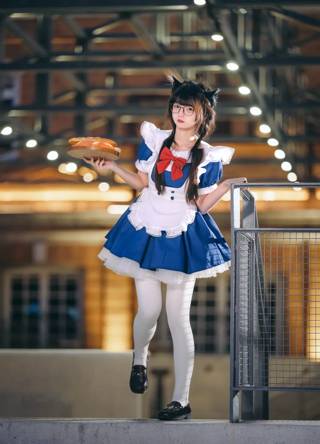円明園路の夜景撮影ノート：青白メイド服と木製ブレッドトレイ - 蒋书剑 - 2枚目
