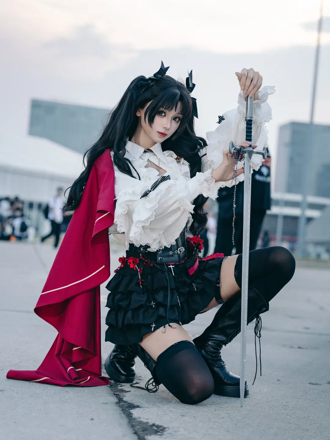 【遠坂凛 コスプレ】チャイナジョイ2026会場での黒ストッキング×赤マント！高ダイナミックレンジ動体撮影レビュー - 蒋书剑 - 5枚目