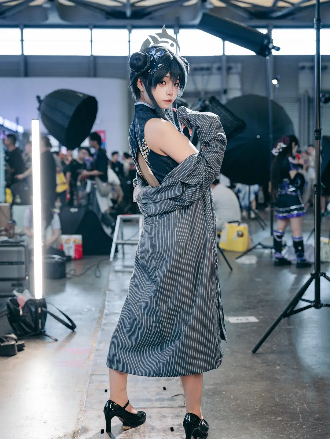 【遠坂凛 コスプレ】チャイナジョイ2026会場での黒ストッキング×赤マント！高ダイナミックレンジ動体撮影レビュー - 蒋书剑 - 8枚目
