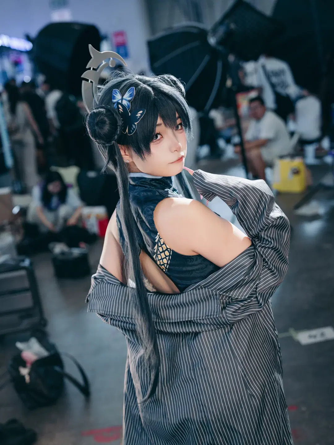 【遠坂凛 コスプレ】チャイナジョイ2026会場での黒ストッキング×赤マント！高ダイナミックレンジ動体撮影レビュー - 蒋书剑 - 9枚目