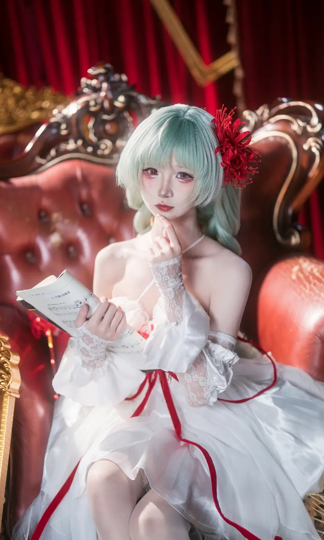 【フローヴァ コスプレ】鳴潮 フローヴァ、紅と白が織りなす華麗なる変奏曲：ゴシック風の世界 - 朝日六六花 - 3枚目