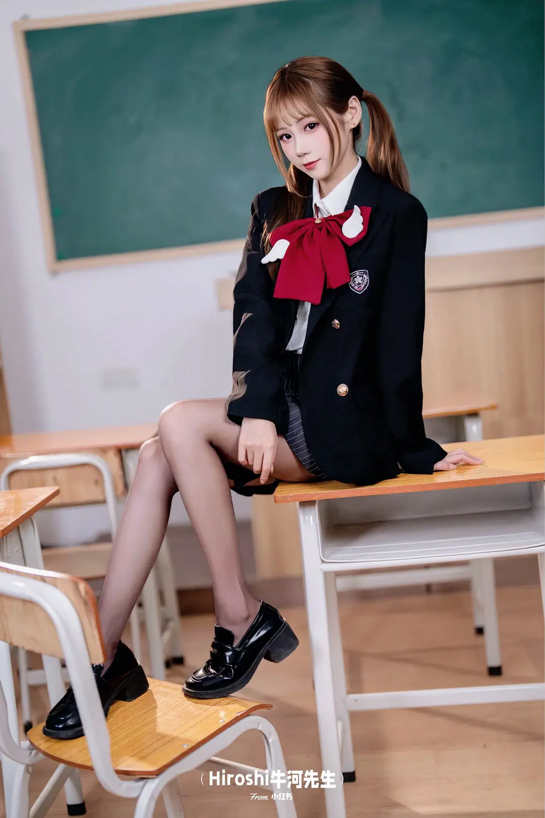 JK制服, 校园风, 黑丝, 二次元穿搭, 教室写真