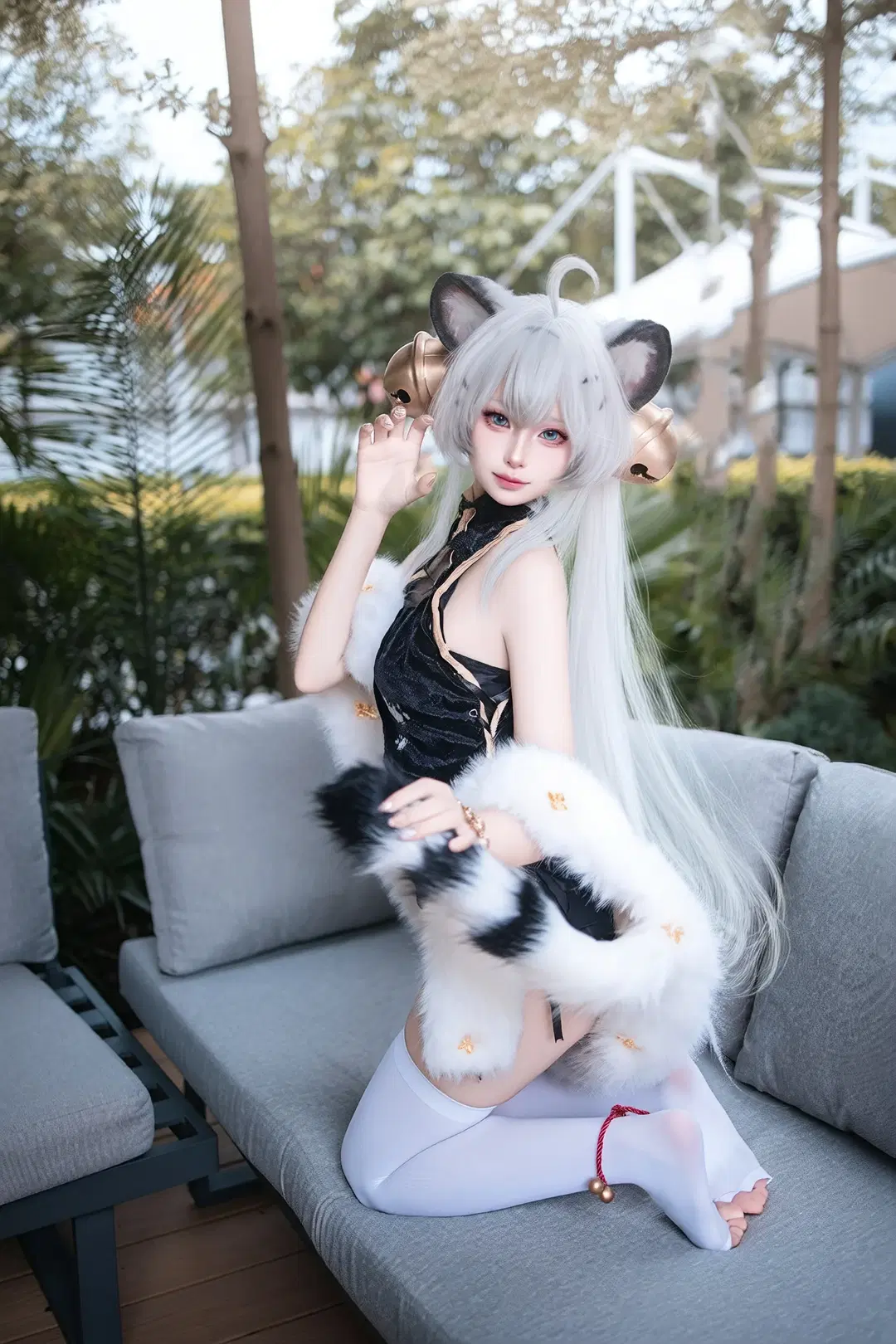 【riko白虎娘cos】黑金旗袍与白丝虎尾的户外写真 - 晓歪xyyy - 第3张
