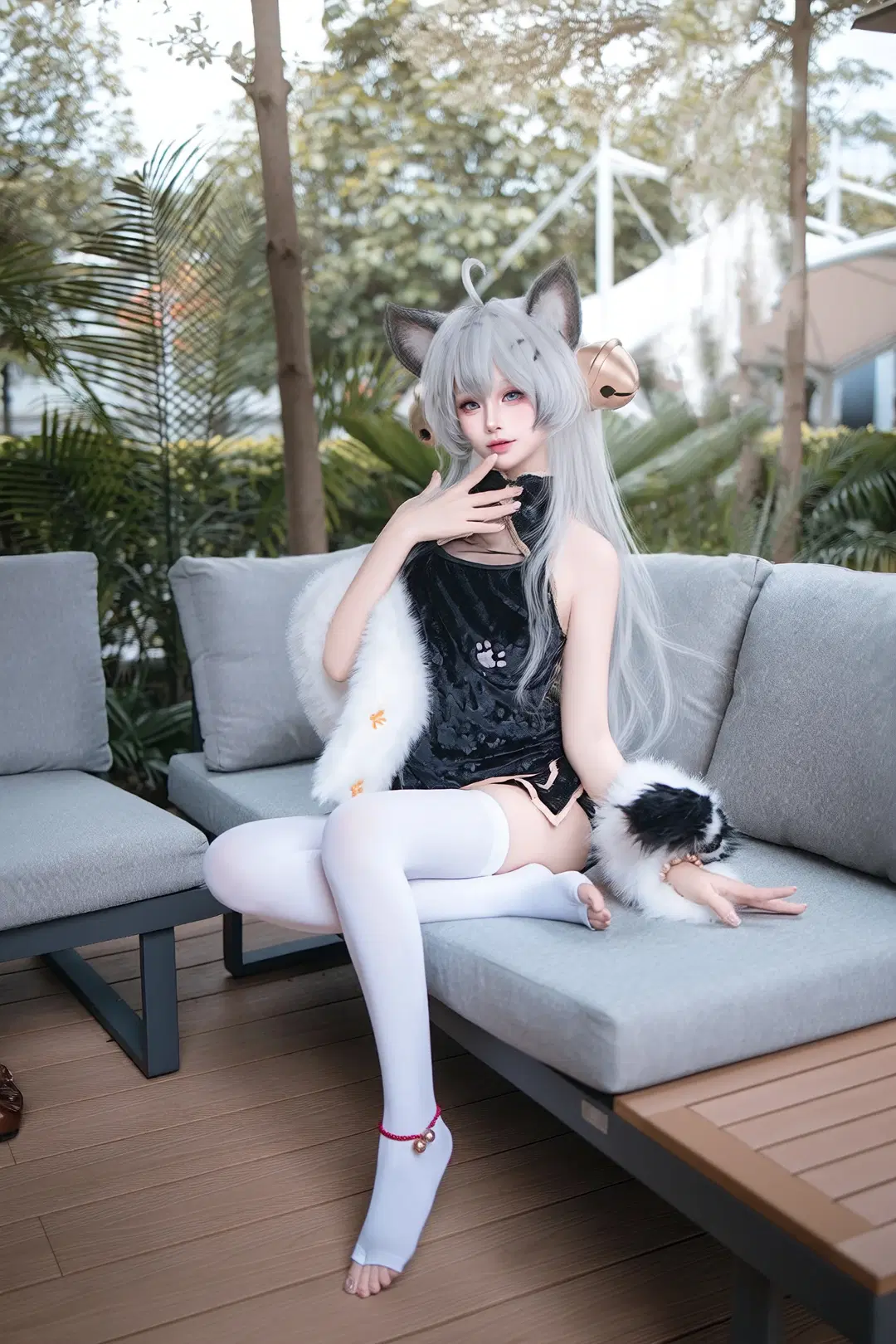【riko白虎娘cos】黑金旗袍与白丝虎尾的户外写真 - 晓歪xyyy - 第4张