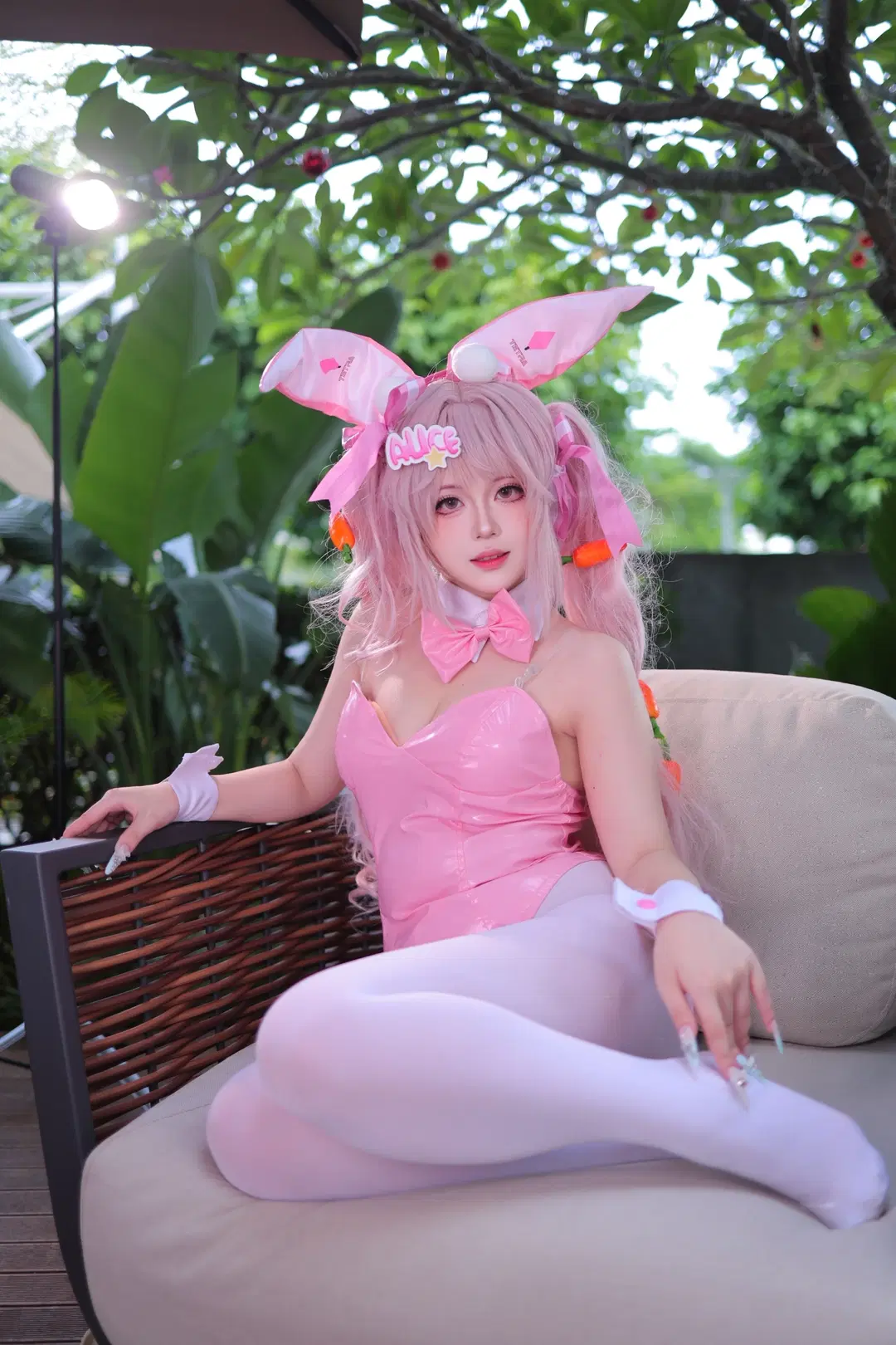 爱丽丝cos, NIKKE, 白丝, 外景摄影, 兔女郎cos