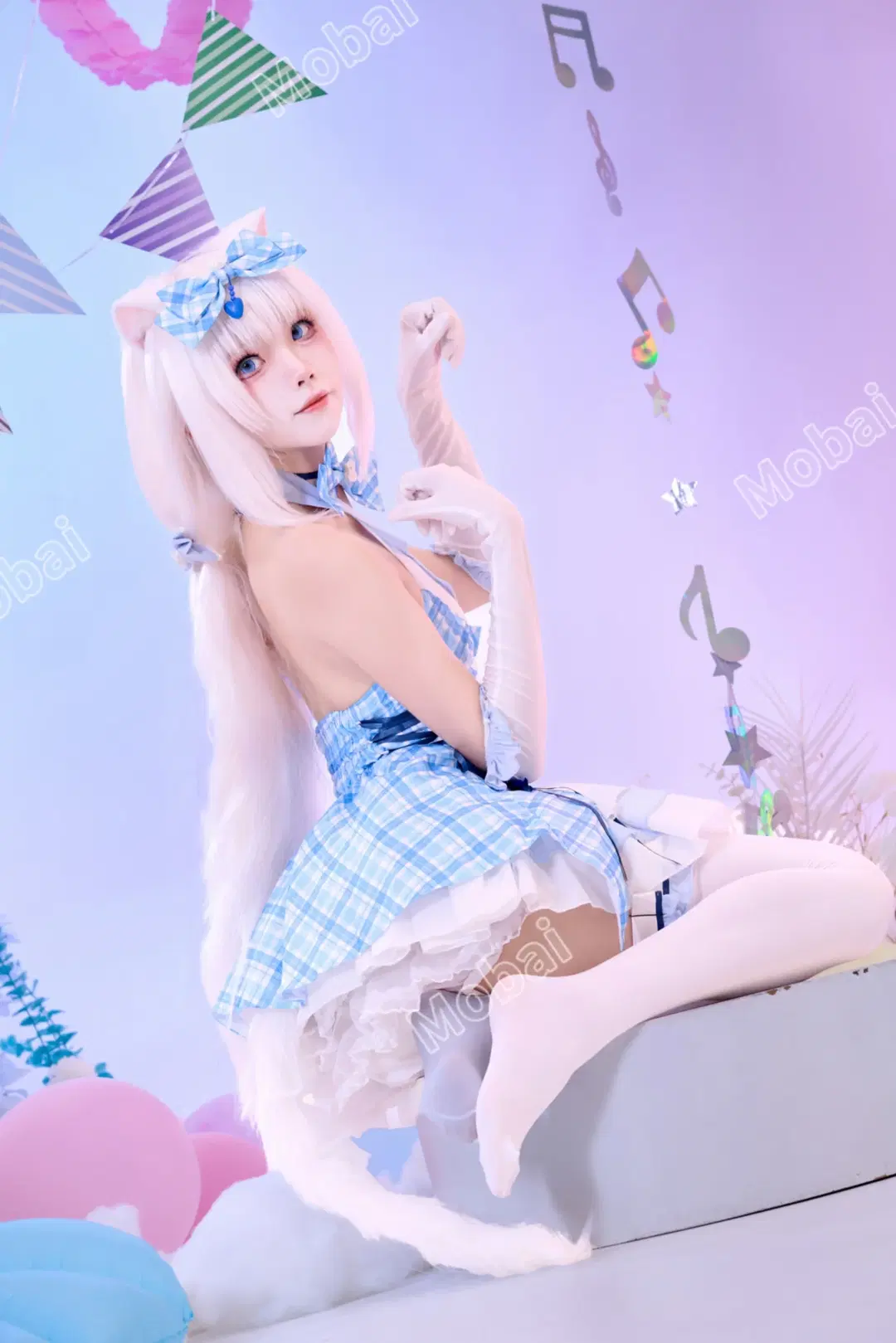 【香子兰cos】猫娘乐园的蓝白格纹打歌服，白丝与猫耳的甜美暴击 - Mobai哒哒哒 - 第3张