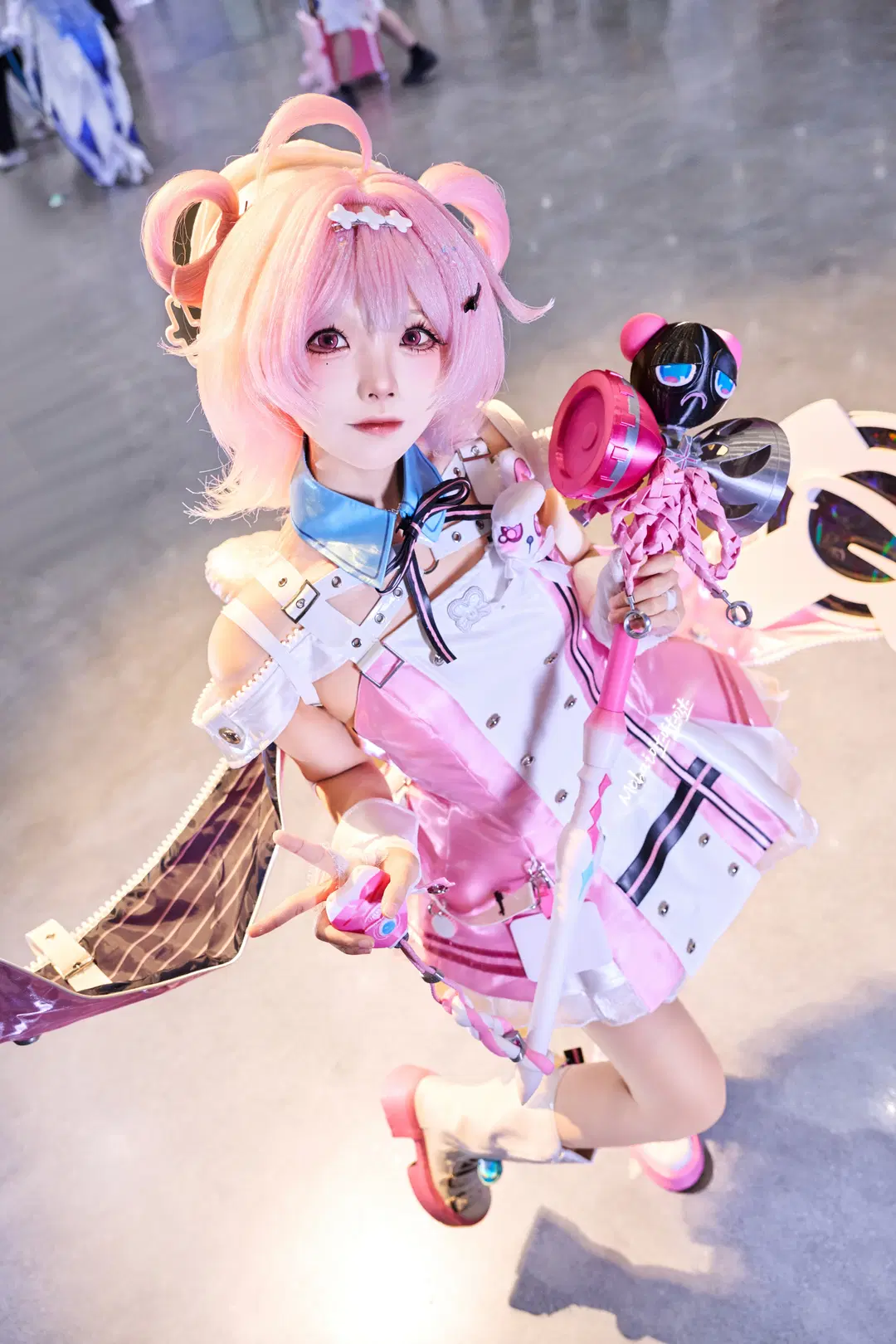 【小吱cos】异环粉爪银行大堂经理来漫展啦 - Mobai哒哒哒 - 第3张
