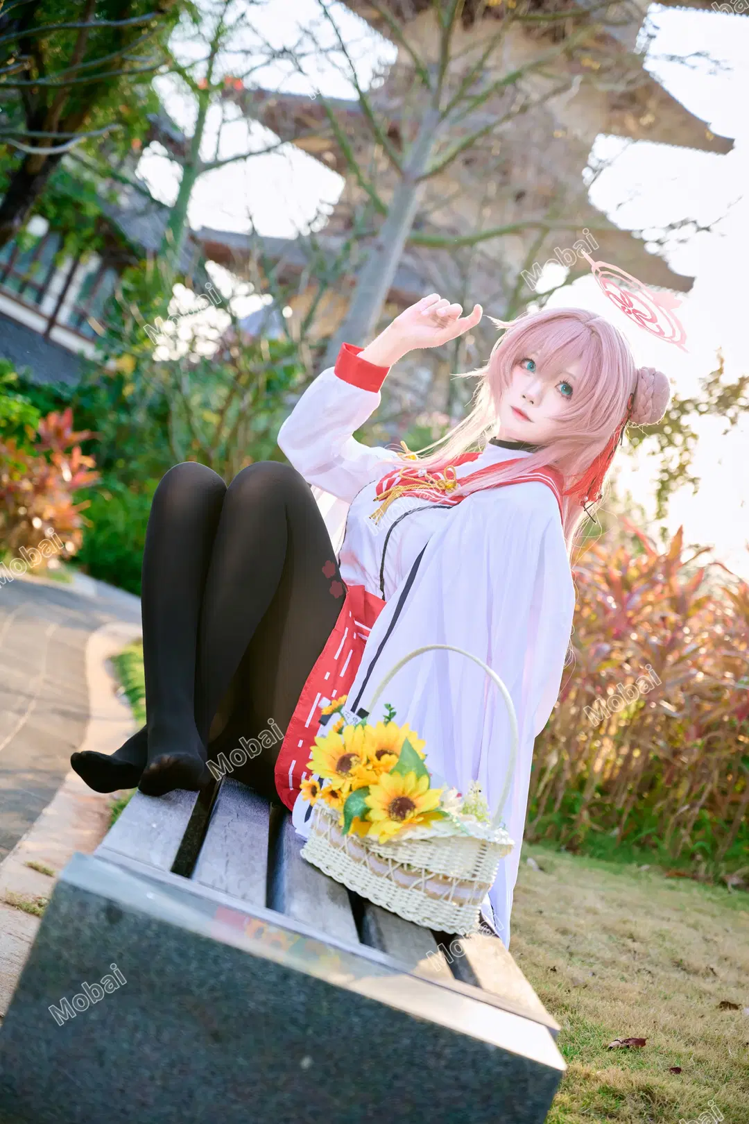 【水羽三森cos】蔚藍檔案裡的溫柔心動，黑絲與紅裙的絕佳搭配 - Mobai哒哒哒 - 第2張