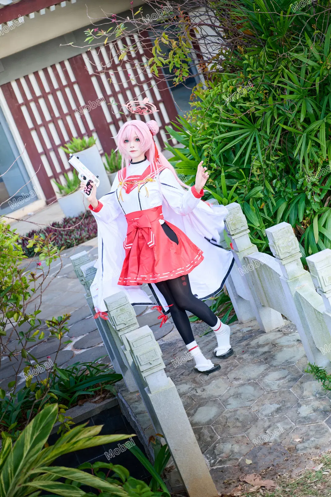 【水羽三森cos】蔚藍檔案裡的溫柔心動，黑絲與紅裙的絕佳搭配 - Mobai哒哒哒 - 第4張