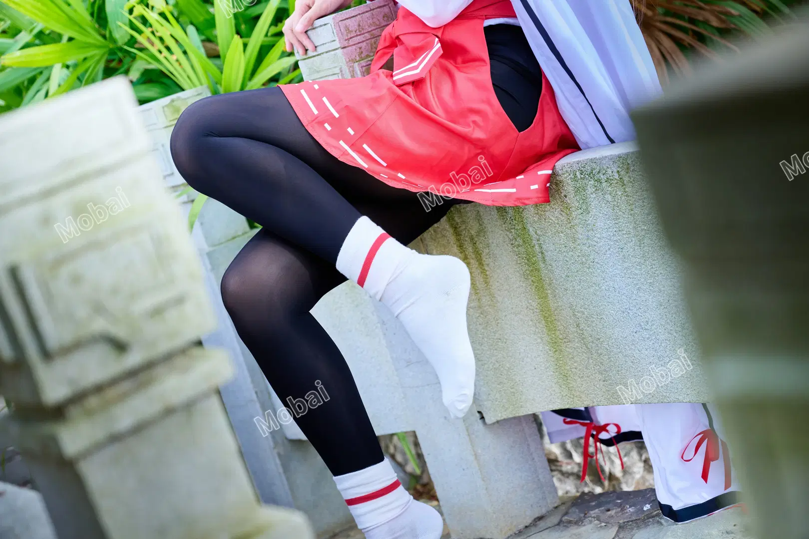 【水羽三森cos】蔚藍檔案裡的溫柔心動，黑絲與紅裙的絕佳搭配 - Mobai哒哒哒 - 第5張