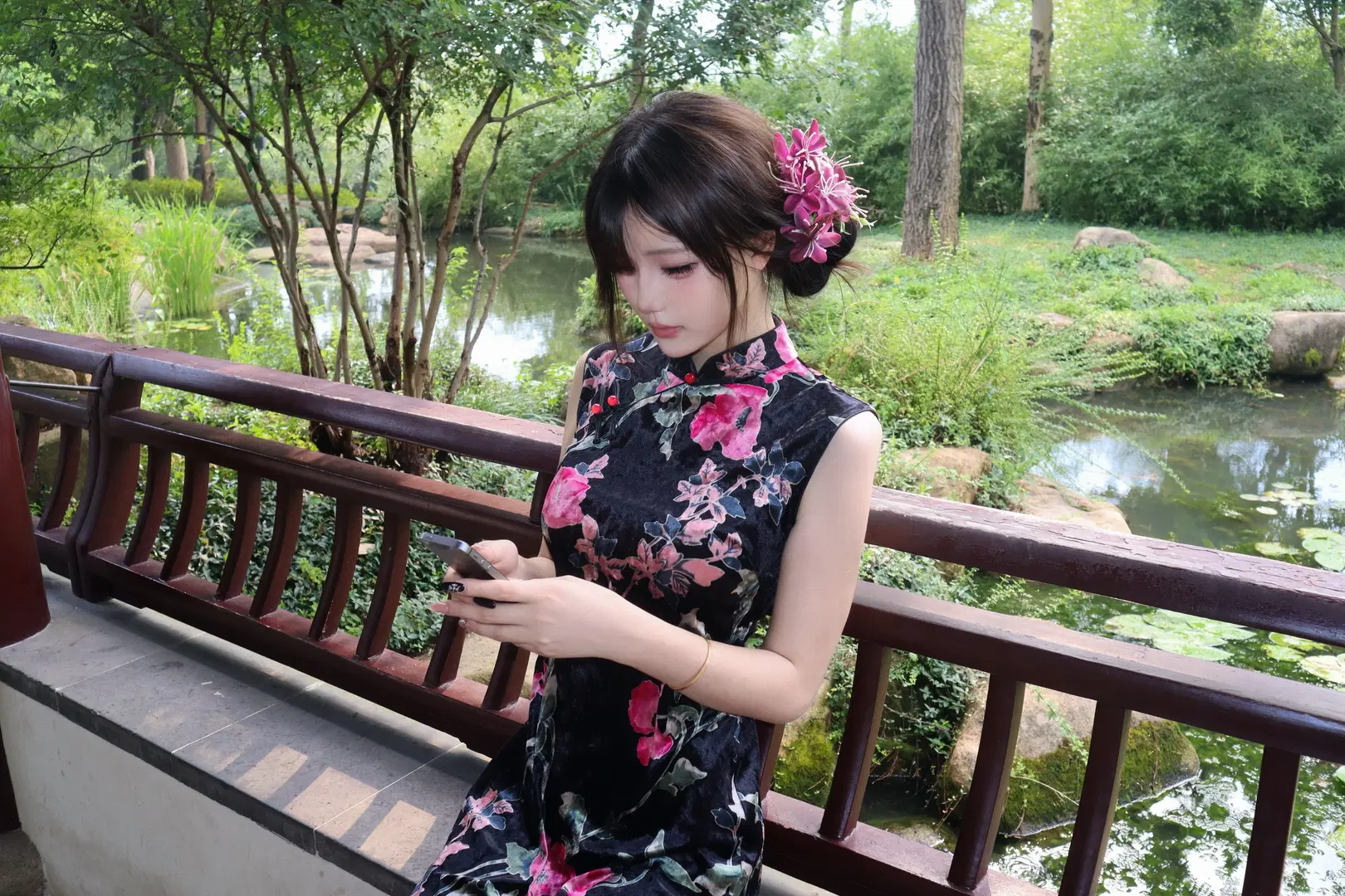 Two-Faced Cancerian Returns to Real Self: Garden Exterior Chinese-Style Cheongsam Photoshoot Log by 小汐真的睡不着（先看置顶） - Image 2