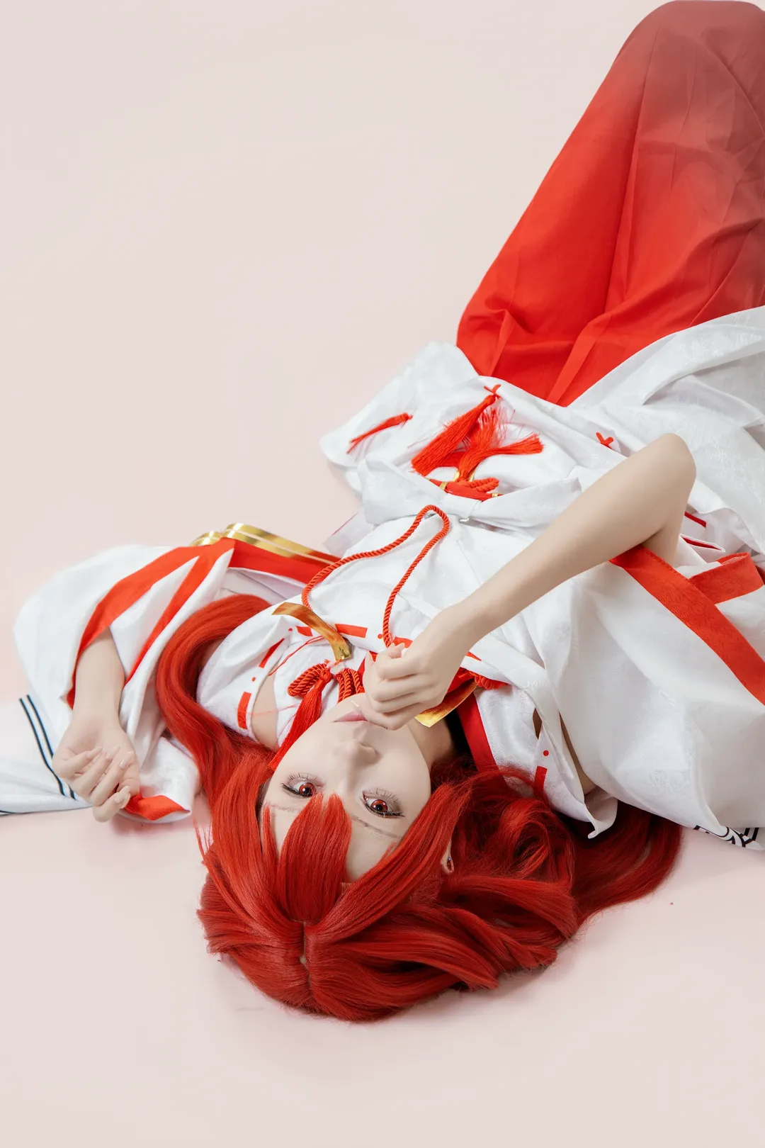 龙族, 二次元cosplay, 上杉绘梨衣cos, 巫女服, 红色假发 - 第1张