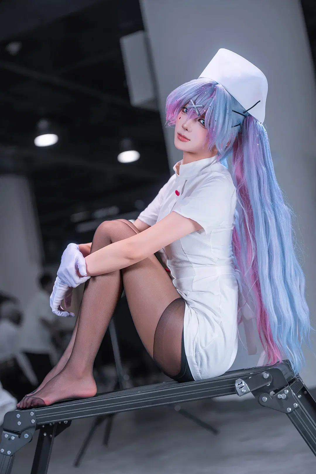 [Hatsune Miku cosplay] The Nurse in the Rabbit Hole and the Black Stand: A Photoshoot Documentary by 辛同学 - Image 3