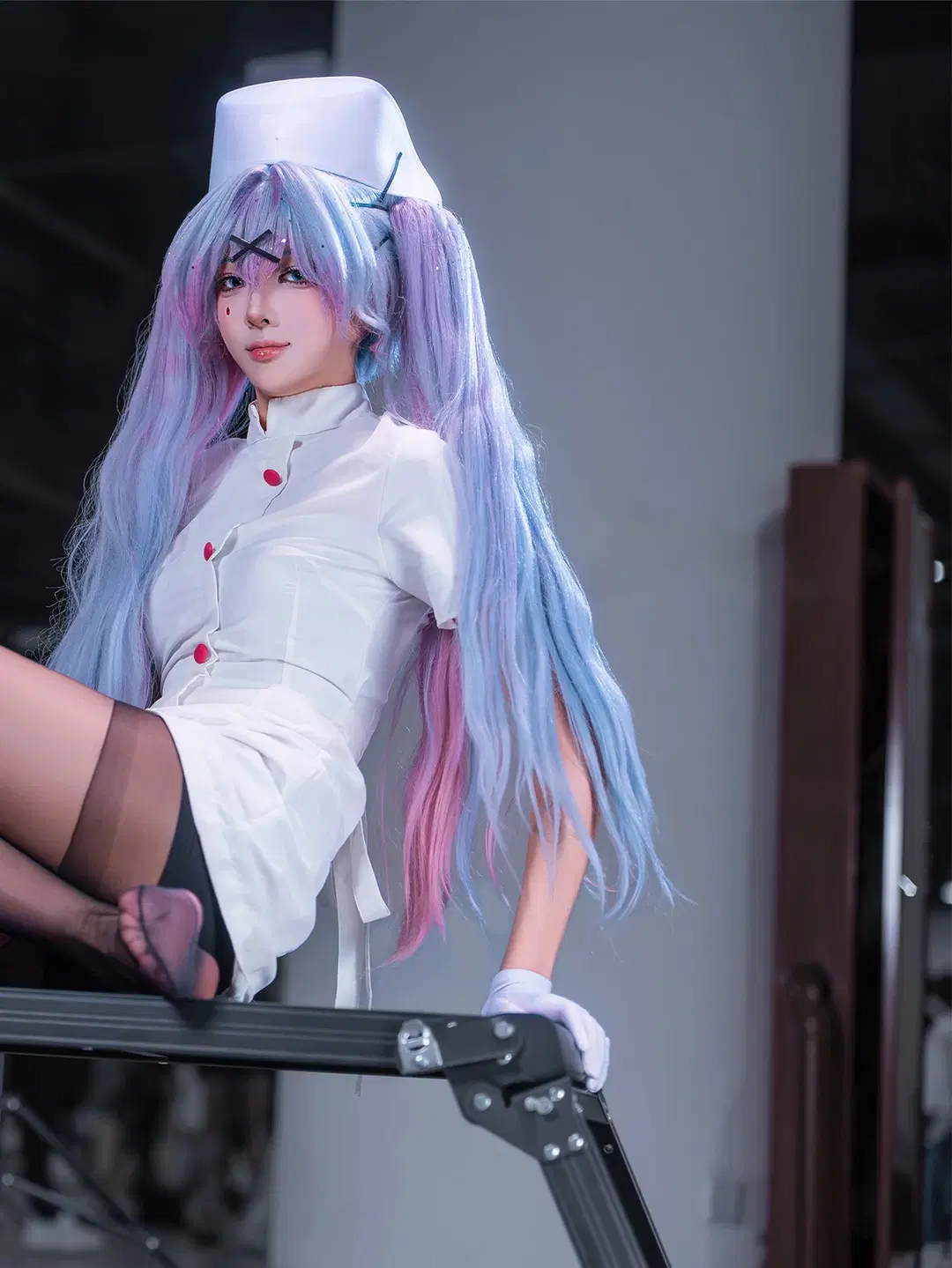 [Hatsune Miku cosplay] The Nurse in the Rabbit Hole and the Black Stand: A Photoshoot Documentary by 辛同学 - Image 5