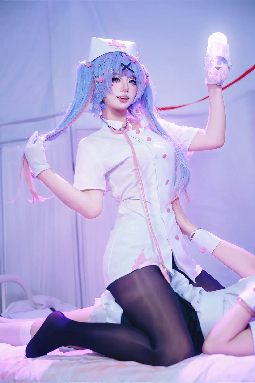 [Hatsune Miku cosplay] Rabbit Hole Nurse: Shooting Insights on a Yandere Atmosphere by 辛同学 - Image 2