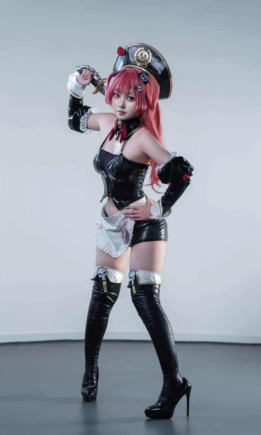 二次元cosplay, 马斯特cos, 胜利女神 nikke, 海盗女仆, 黑色长靴丝袜