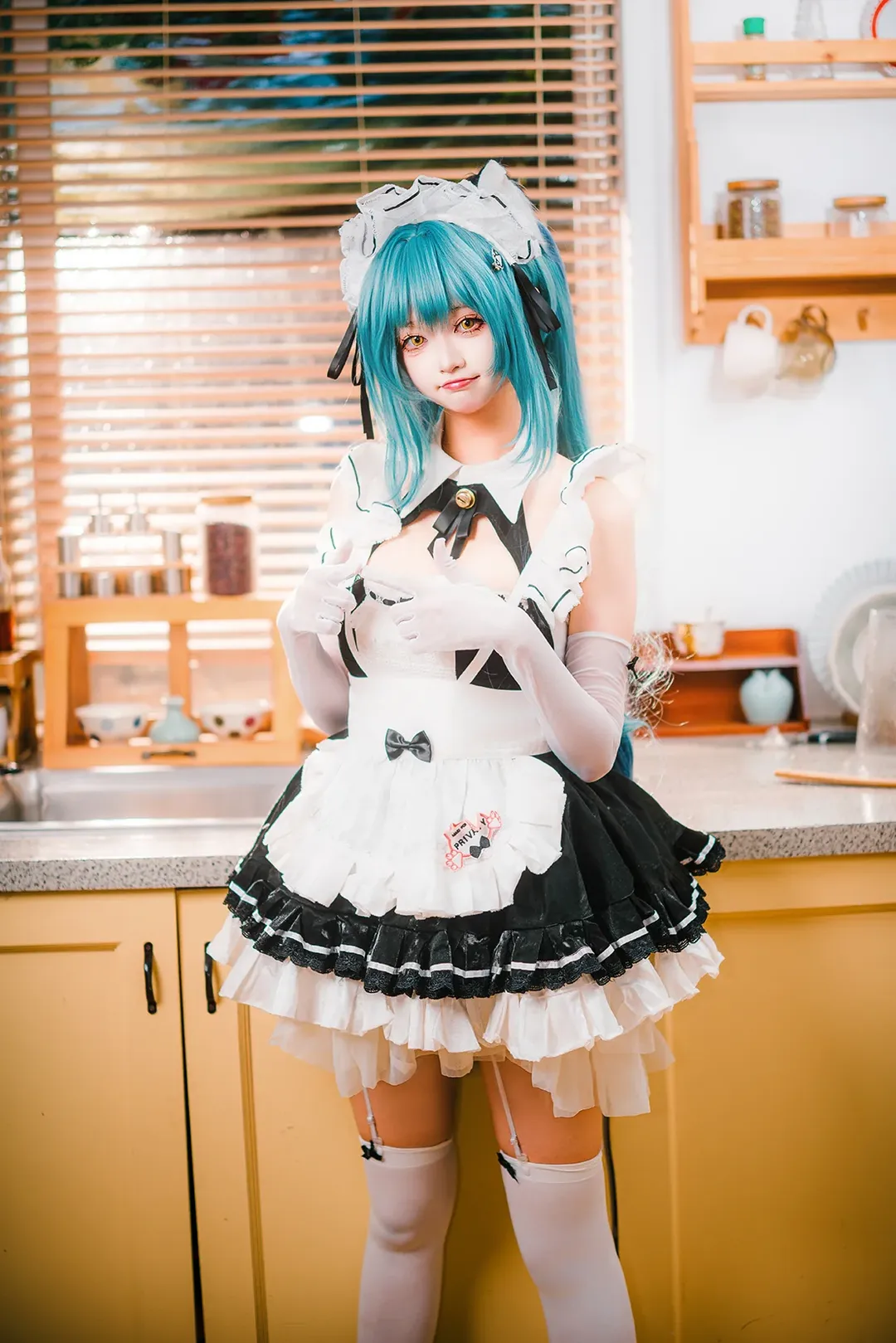 女仆装, 普丽瓦蒂cos, nikke, 白丝长筒袜, 二次元老婆 - 第2张