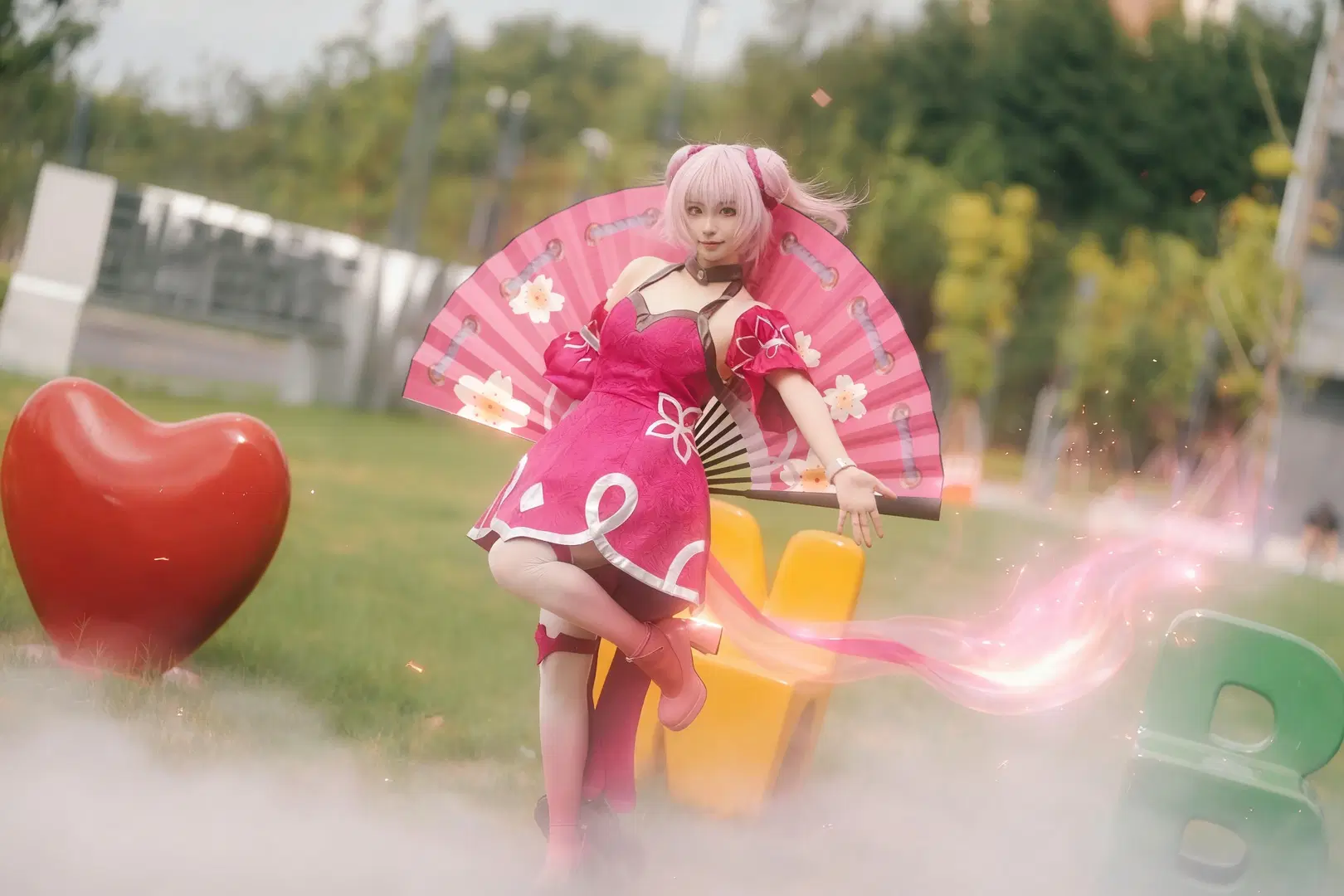 [Xiao Qiao Cosplay] Honor of Kings: Outdoor Light and Shadow Photoshoot with Pink Double Buns by 衾曦 - Image 7