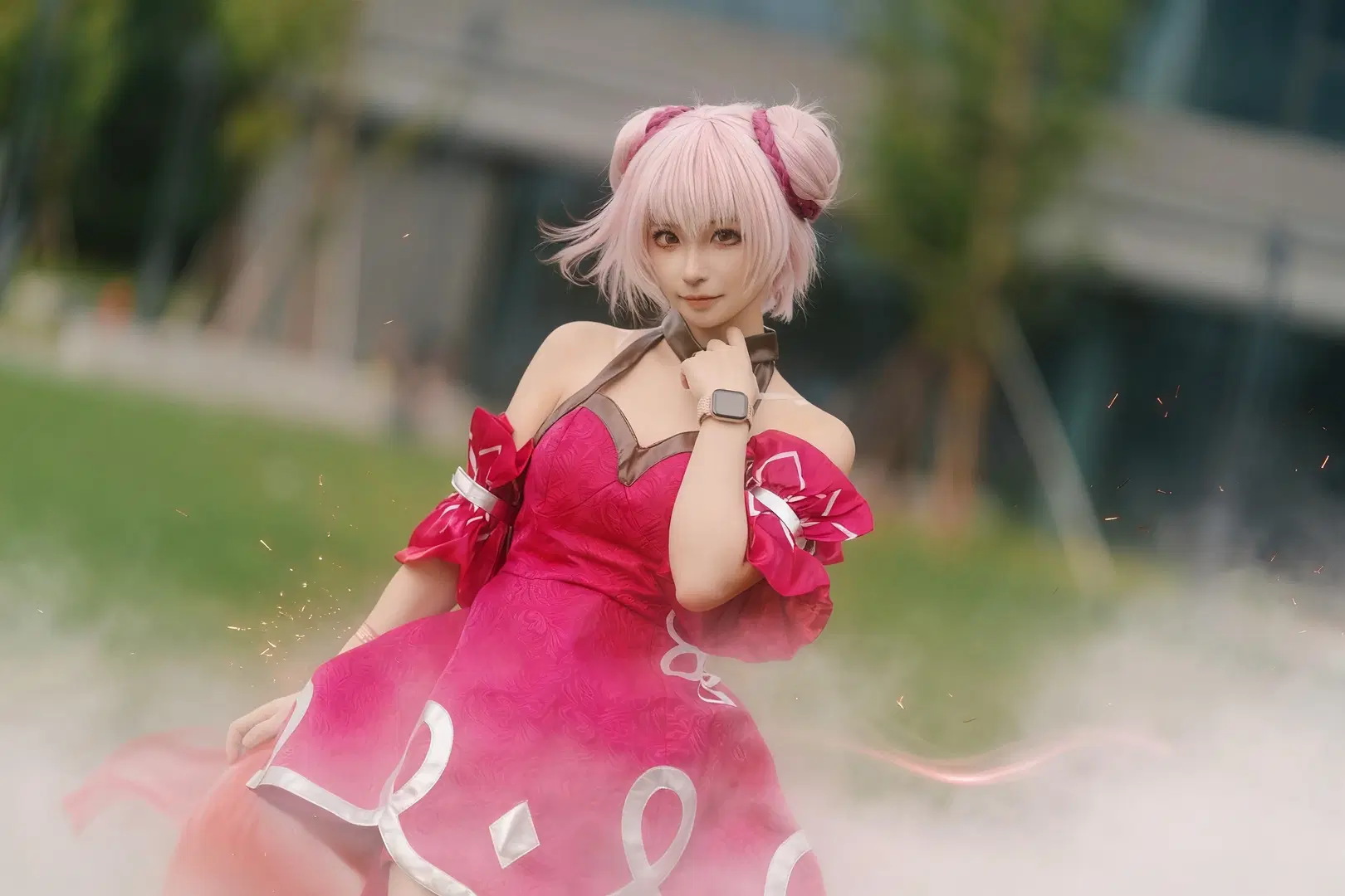 [Xiao Qiao Cosplay] Honor of Kings: Outdoor Light and Shadow Photoshoot with Pink Double Buns by 衾曦 - Image 8