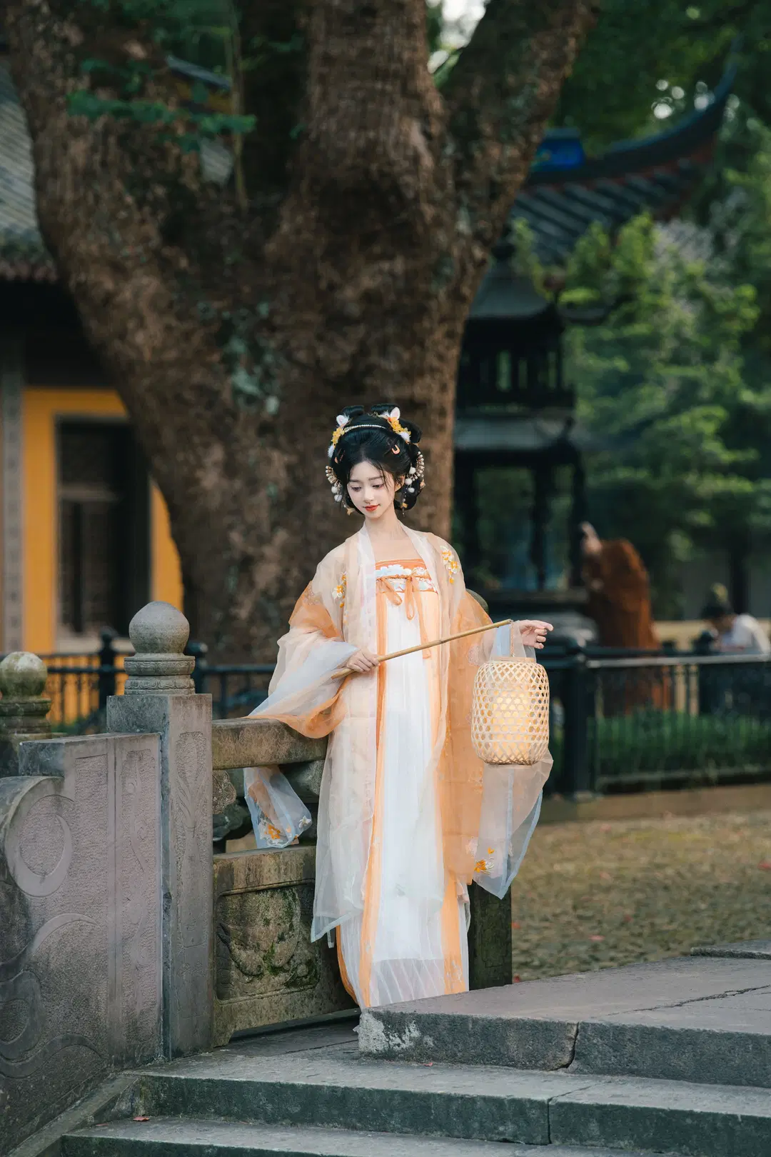 Ancient style photoshoot: The Ethereal Beauty Under the Yellow Wall and Moon Gate by 衾曦 - Image 11