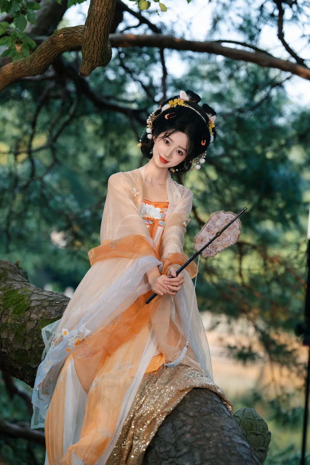 Ancient style photoshoot: The Ethereal Beauty Under the Yellow Wall and Moon Gate by 衾曦 - Image 15