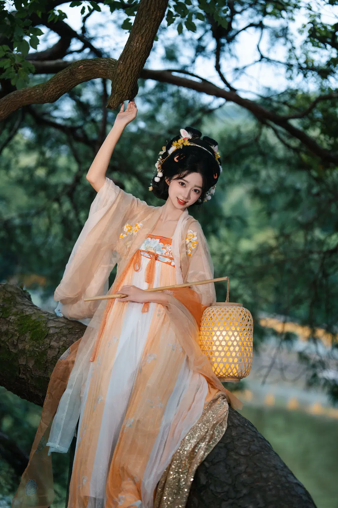 Ancient style photoshoot: The Ethereal Beauty Under the Yellow Wall and Moon Gate by 衾曦 - Image 16
