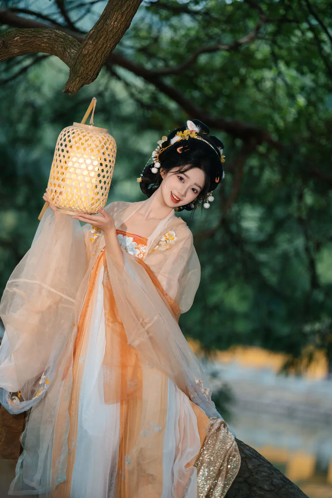Ancient style photoshoot: The Ethereal Beauty Under the Yellow Wall and Moon Gate by 衾曦 - Image 17