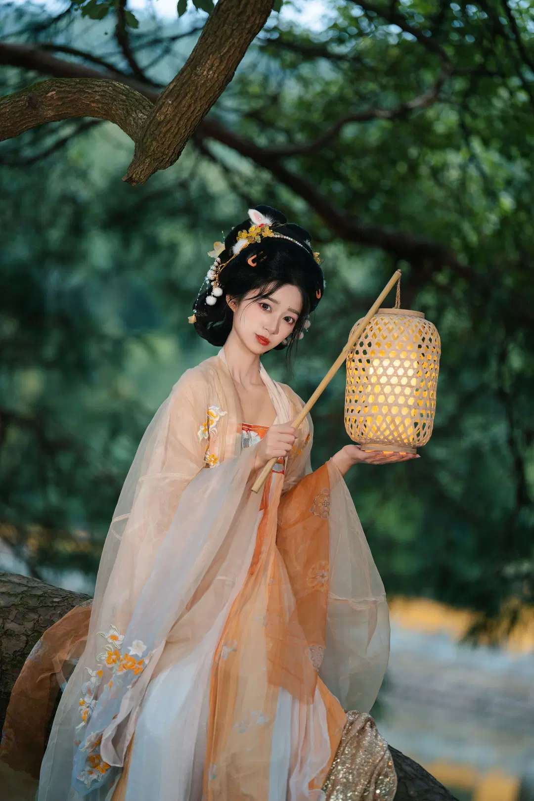 Ancient style photoshoot: The Ethereal Beauty Under the Yellow Wall and Moon Gate by 衾曦 - Image 18