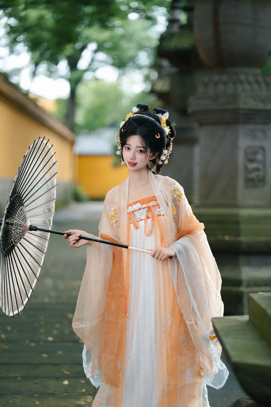 Ancient style photoshoot: The Ethereal Beauty Under the Yellow Wall and Moon Gate by 衾曦 - Image 2