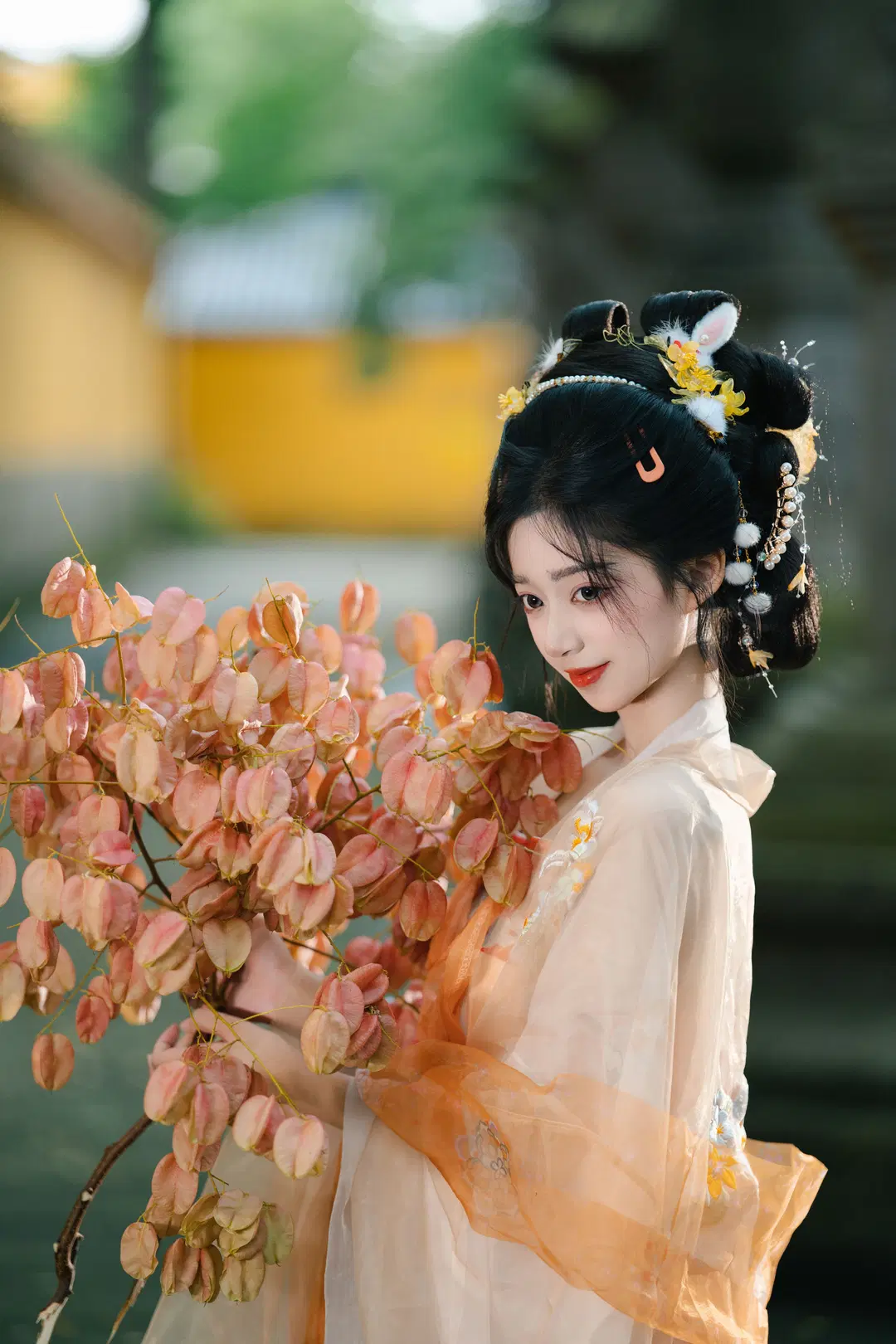 Ancient style photoshoot: The Ethereal Beauty Under the Yellow Wall and Moon Gate by 衾曦 - Image 4