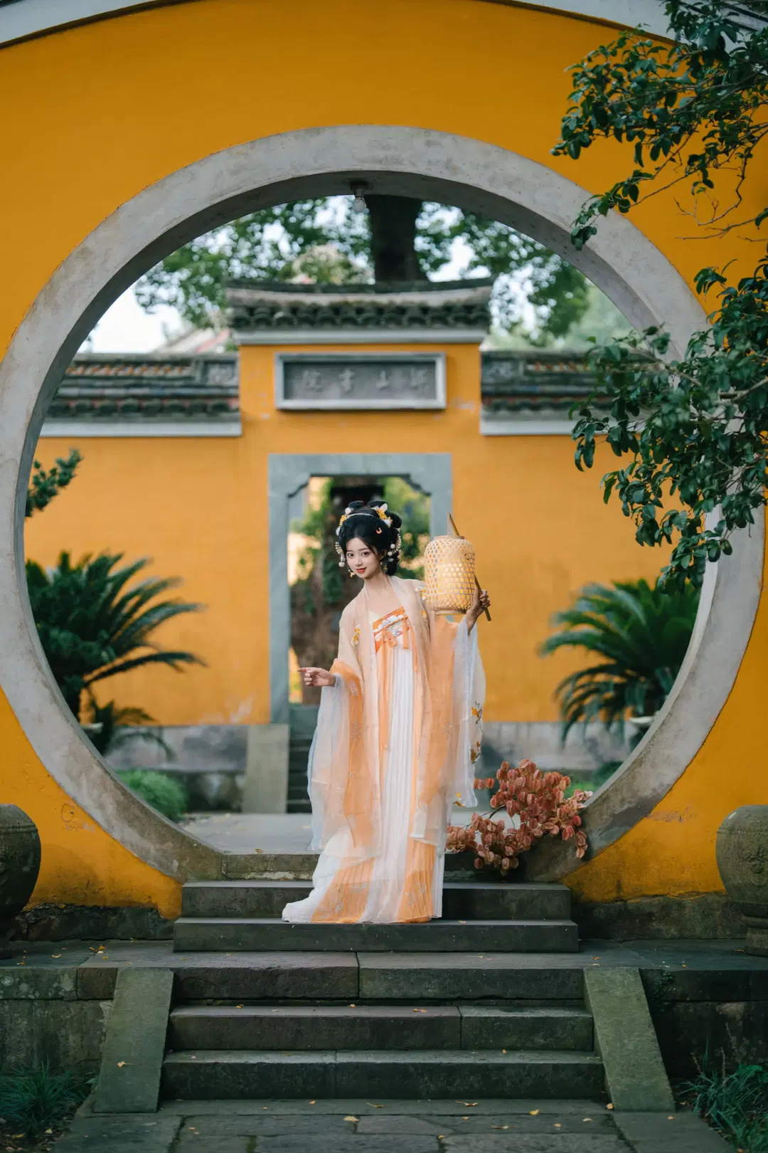 Ancient style photoshoot: The Ethereal Beauty Under the Yellow Wall and Moon Gate by 衾曦 - Image 8