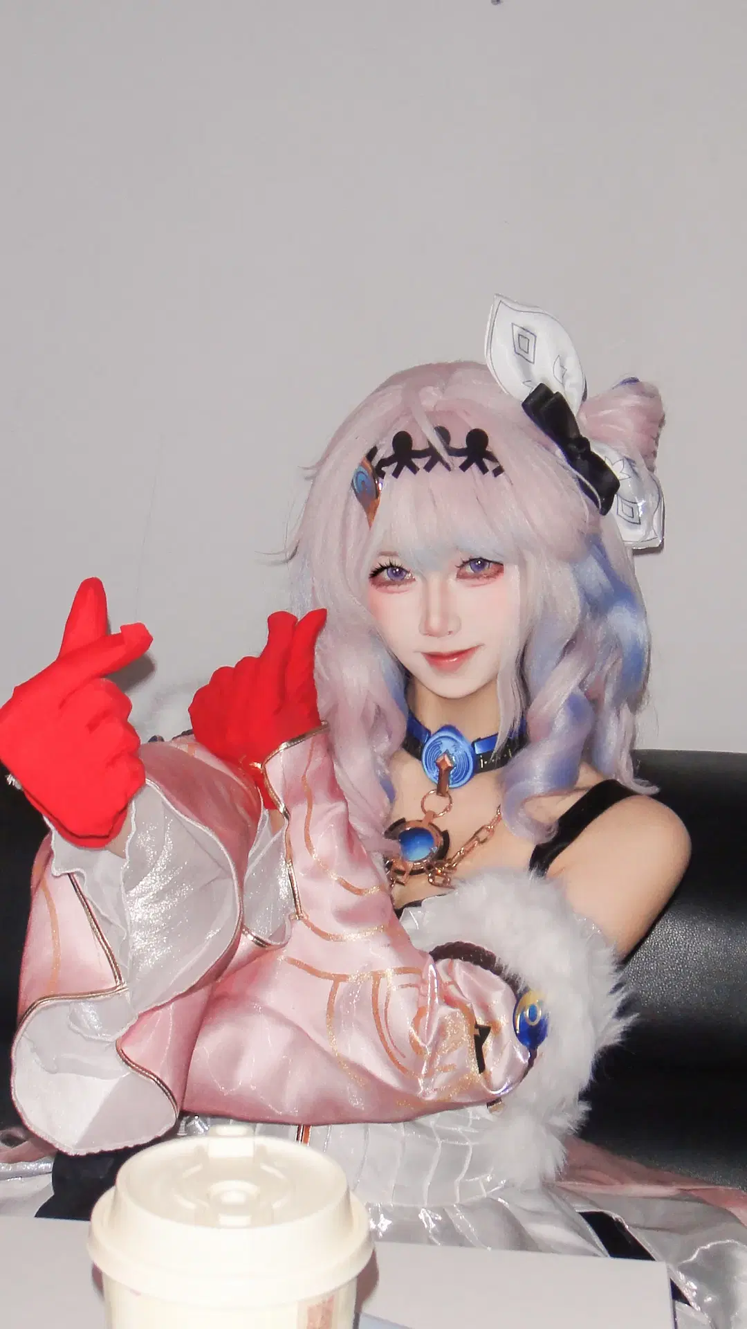 鸣潮, 达妮娅cos, 二次元cosplay, 闪光灯人像, 粉蓝渐变