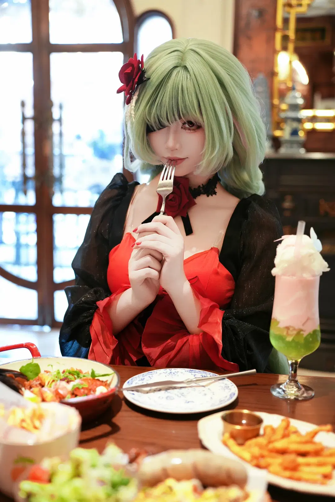【弗洛洛cos】鸣潮里的暗黑甜心，餐厅约会氛围拉满 - 皮皮桃耶 - 第2张