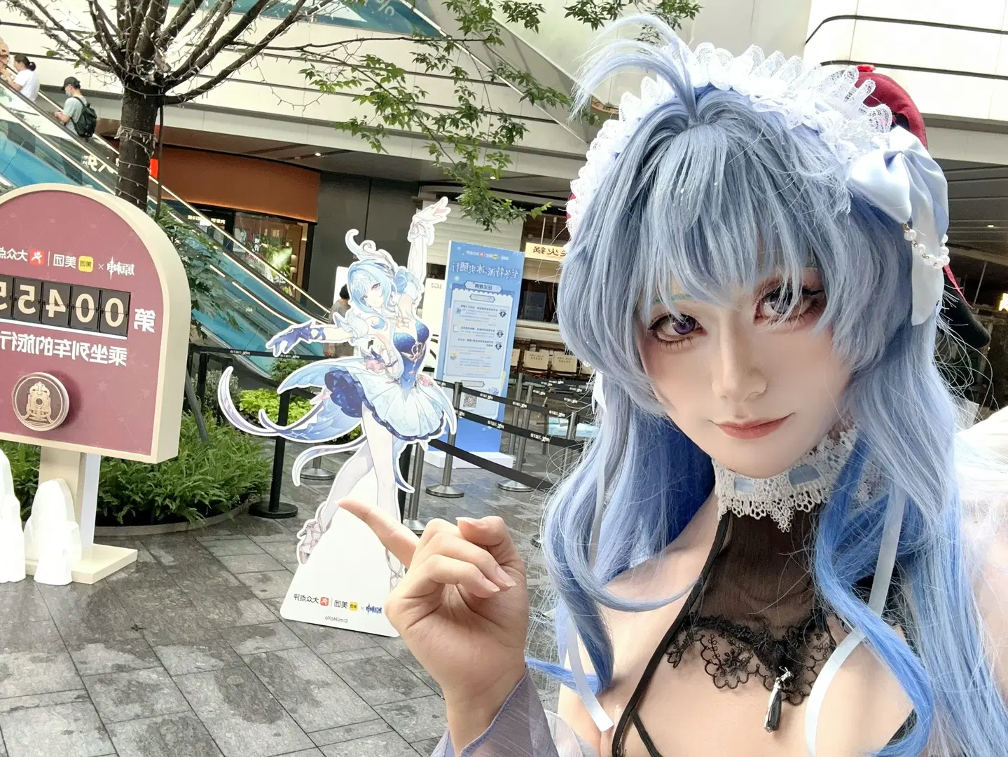王小美cos, 女仆风cos, 蕾丝项圈, 至冬特派, 商场打卡