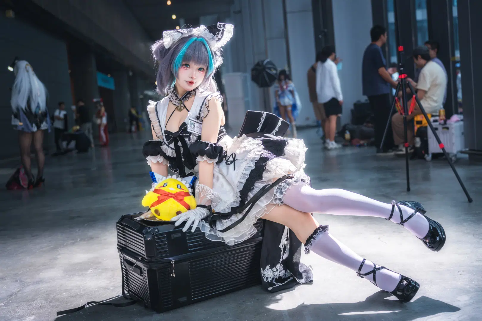 Cheshire Cosplay, Azur Lane, Maid outfit, Convention photos, White stockings