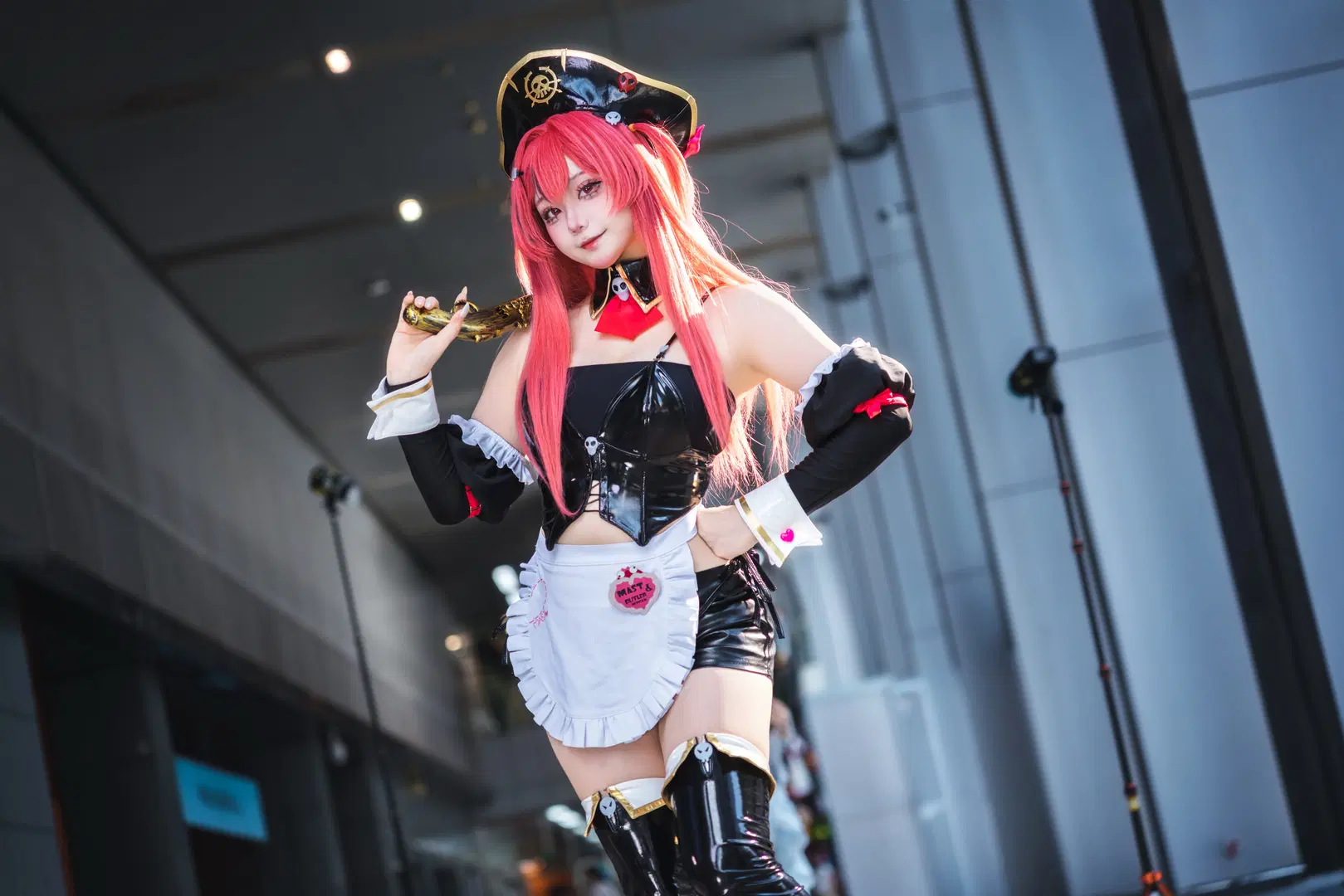 【マスター コスプレ】イベント写真のスナップ、『勝利の女神：ニューホープ』における光沢のあるレザージャケットとロングブーツの衝突 - -长生剑 - 2枚目
