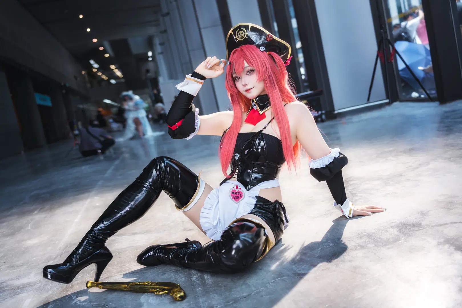 【マスター コスプレ】イベント写真のスナップ、『勝利の女神：ニューホープ』における光沢のあるレザージャケットとロングブーツの衝突 - -长生剑 - 5枚目