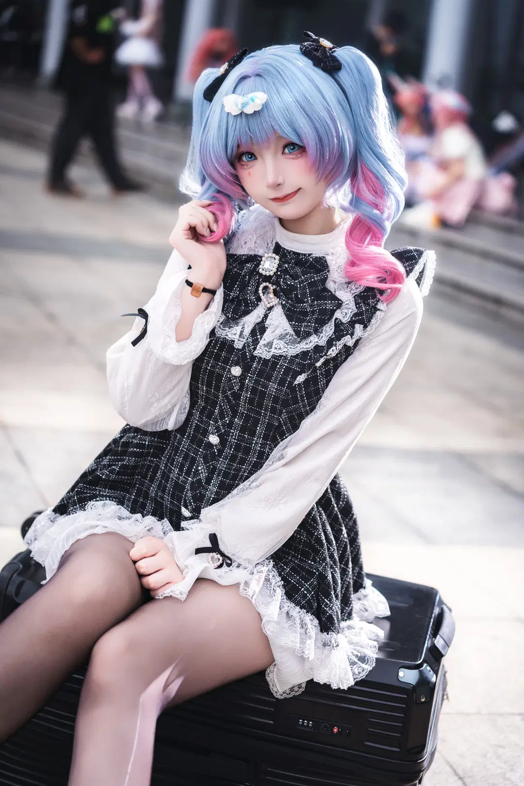This Rabbit Hole Lace Outfit Paired with Black Tights Is Pure Perfection by -长生剑 - Image 2