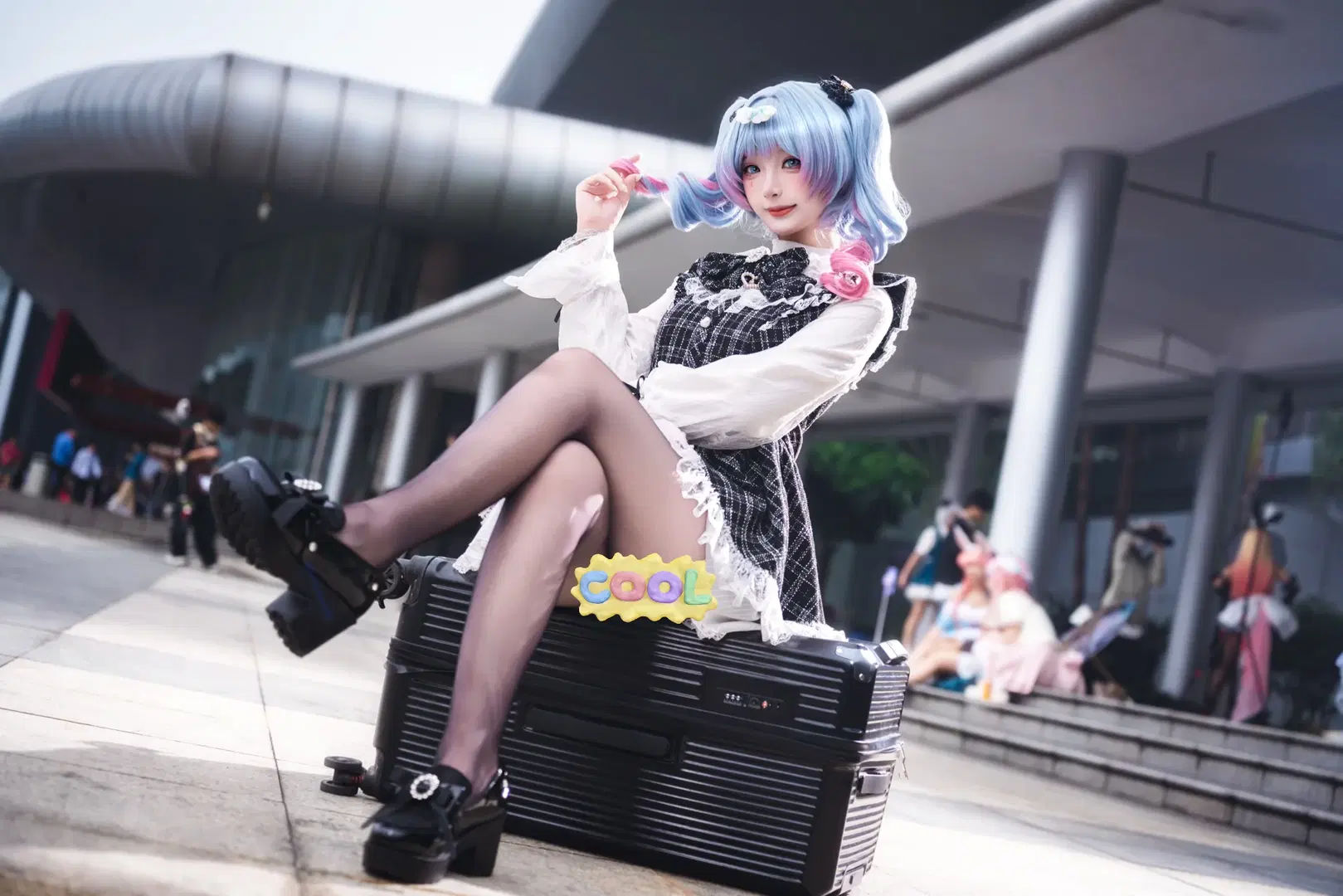 This Rabbit Hole Lace Outfit Paired with Black Tights Is Pure Perfection by -长生剑 - Image 3